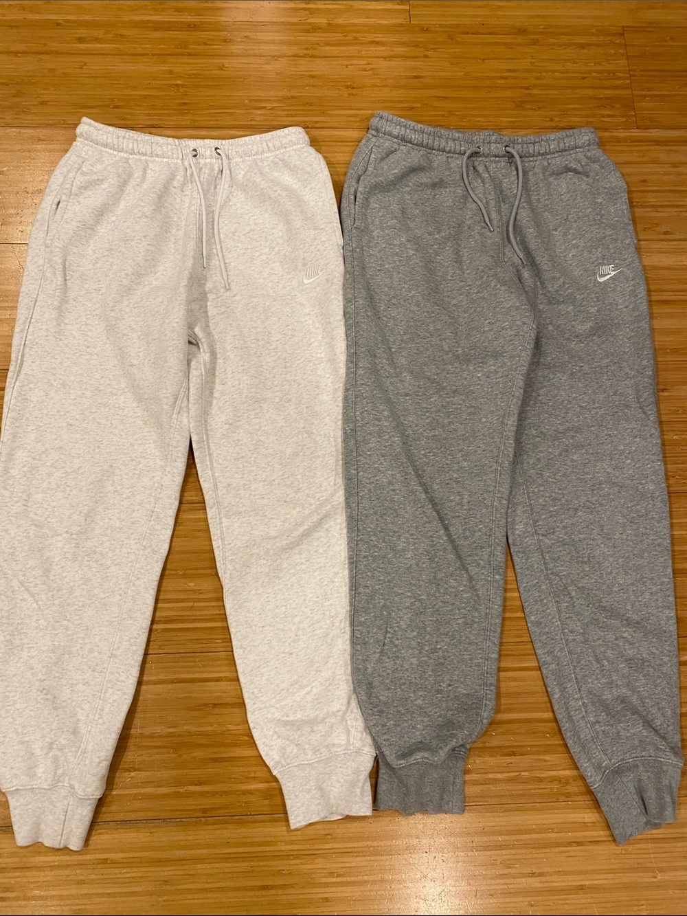 Nike Mens Cozy Fleece Joggers in White/Gray & Dark Gray size s